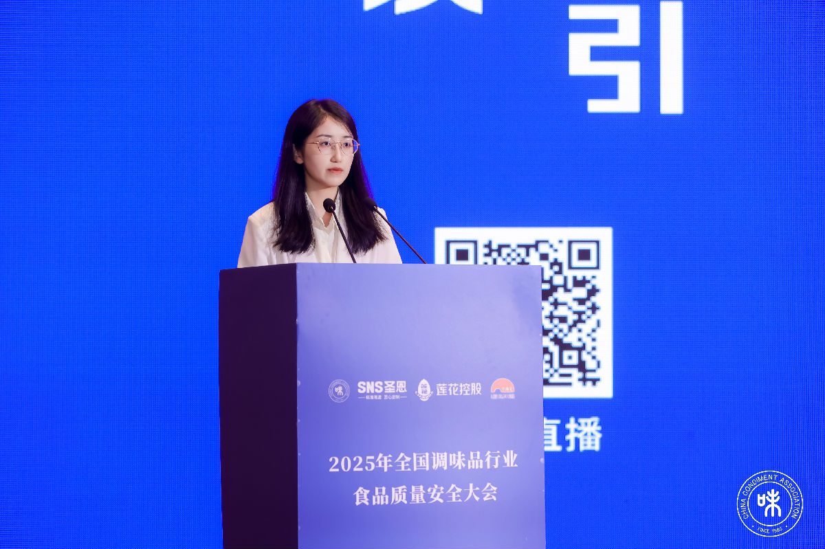 贺小千.jpg 红桃视频